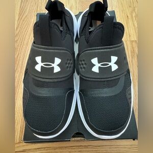 NIB boys under armoiur